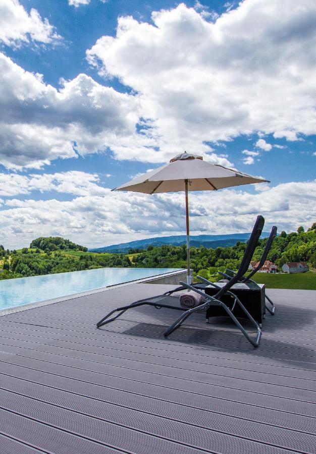 *Brandnew* Modernes Apartment In Den Weinbergen Mit Pool Und Sauna Spielfeld Exterior foto