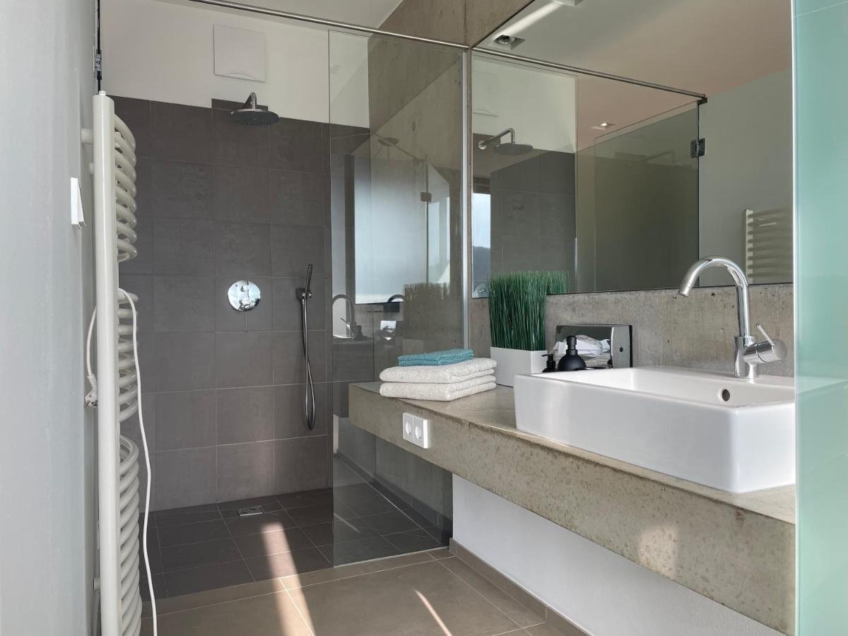 *Brandnew* Modernes Apartment In Den Weinbergen Mit Pool Und Sauna Spielfeld Exterior foto
